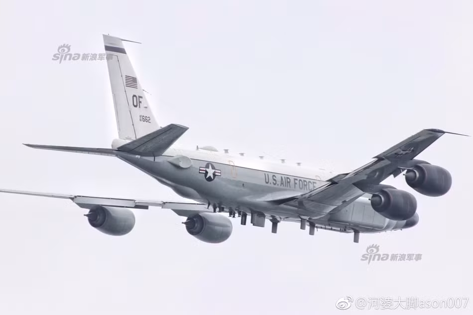 Hiện tại, Không quân Mỹ đang có trong tay khoảng 15 chiếc RC-135 các phiên bản khác nhau. Tuy nhiên theo nhiều nguồn tin, Không quân Mỹ sẽ trong tương lai sẽ có tối đa 55 chiếc máy bay do thám loại này. Nguồn ảnh: Ason007.