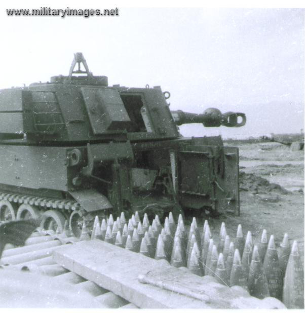 Được trang bị động cơ diesel 8V71T có công suất lên tới 450 mã lực. Tỉ số kéo của động cơ này là 18,7 sức ngựa trên mỗi tấn, cho phép M109 di chuyển được với tốc độ tối đa lên tới 56 km/h trên đường bằng. Nguồn ảnh: Militaryimage.