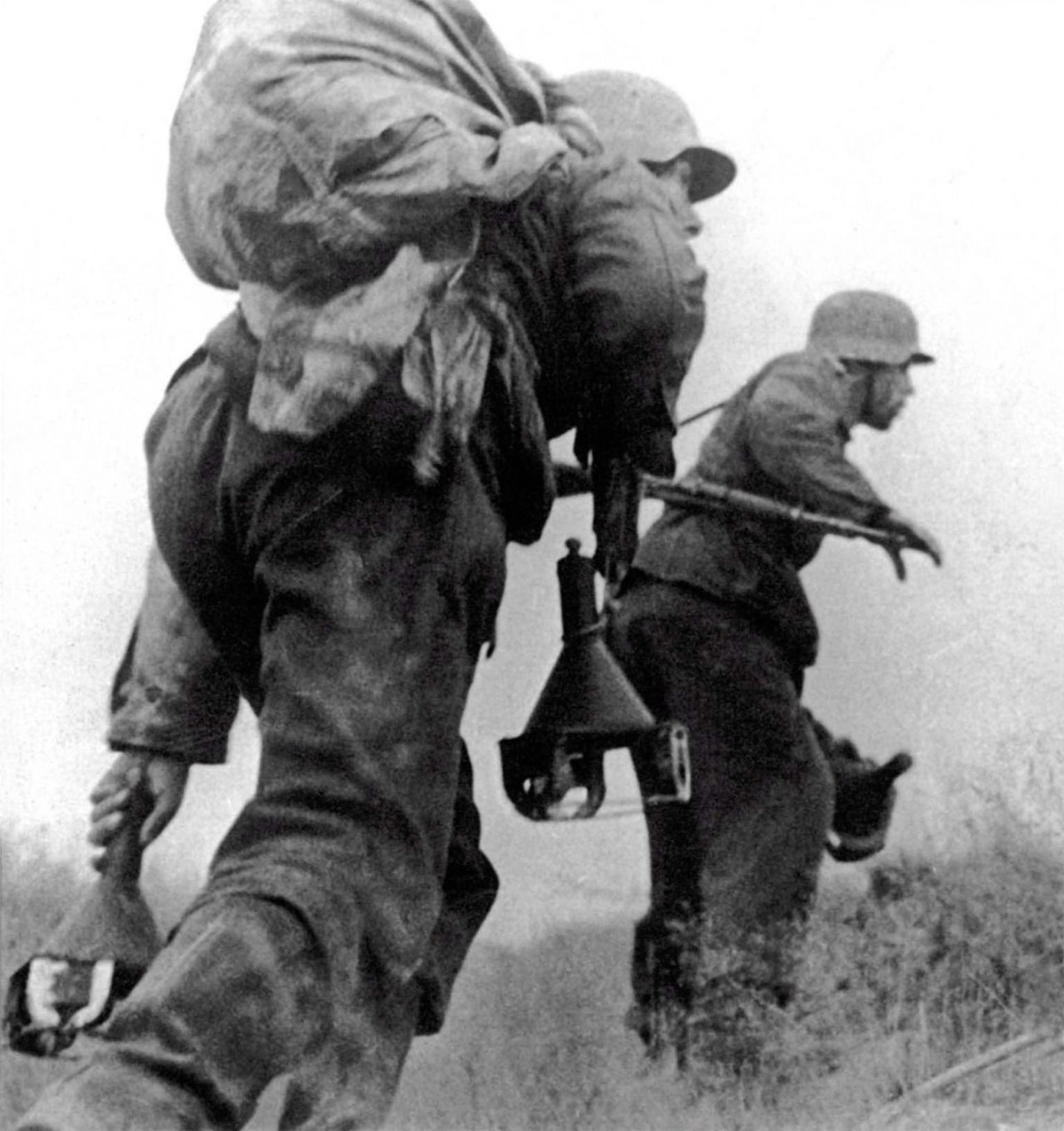 Được triển khai ra chiến trường bắt đầu từ năm 1942, Hafthohlladung ban đầu có thiết kế nổ chậm 4,5 giây, trọng lượng 3,2 kg và có khả năng xuyên thép lên tới tối đa 508 mm. Nguồn ảnh: Flickr.