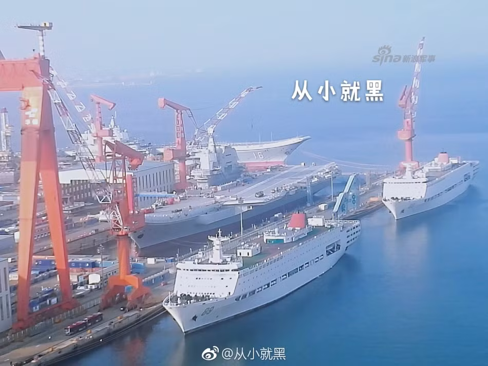 Hiện tại tàu sân bay Type 001 đang nằm tại dock cạn tại nhà máy đóng tàu ở Đại Liên. Các quá trình tu sửa đang diễn ra gấp rút để việc thử nghiệm trên biển có thể tiếp tục diễn ra sớm nhất có thể. Nguồn ảnh: Sina.