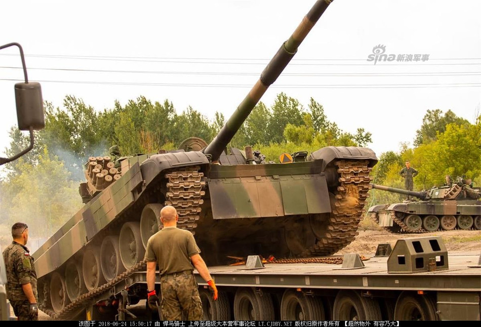 Được biết, những chiếc PT-91M của Ba Lan được nâng cấp từ nguyên mẫu xe tăng Liên Xô loại T-72M1 được Quân đội Ba Lan sử dụng trong giai đoạn gần cuối Chiến tranh Lạnh. Nguồn ảnh: Sina.