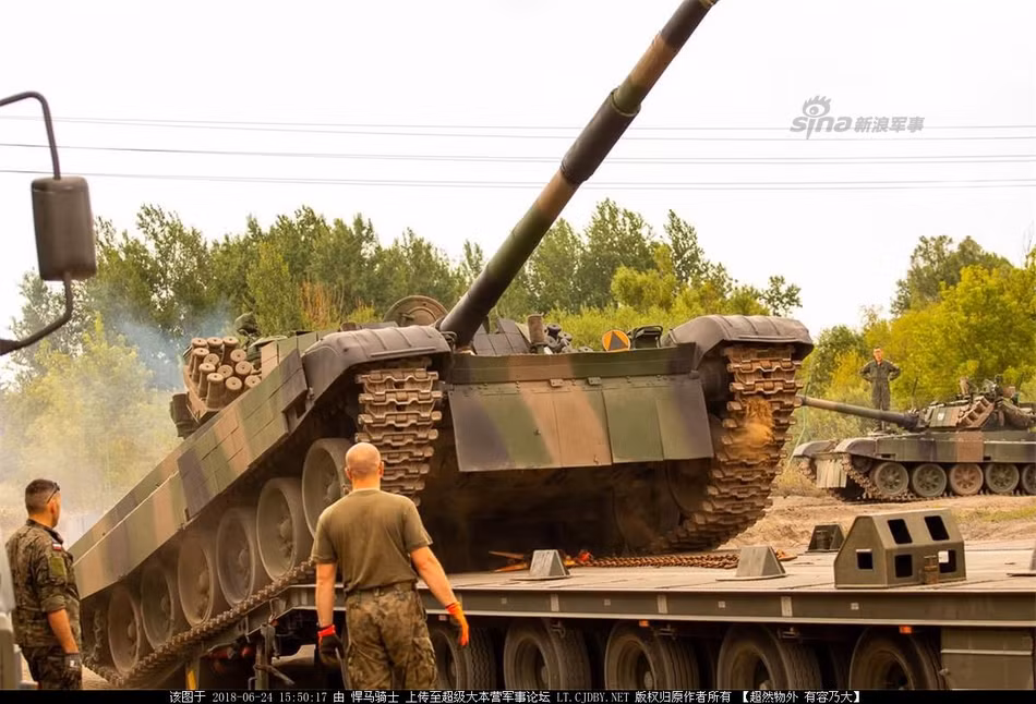 Được biết, những chiếc PT-91M của Ba Lan được nâng cấp từ nguyên mẫu xe tăng Liên Xô loại T-72M1 được Quân đội Ba Lan sử dụng trong giai đoạn gần cuối Chiến tranh Lạnh. Nguồn ảnh: Sina.