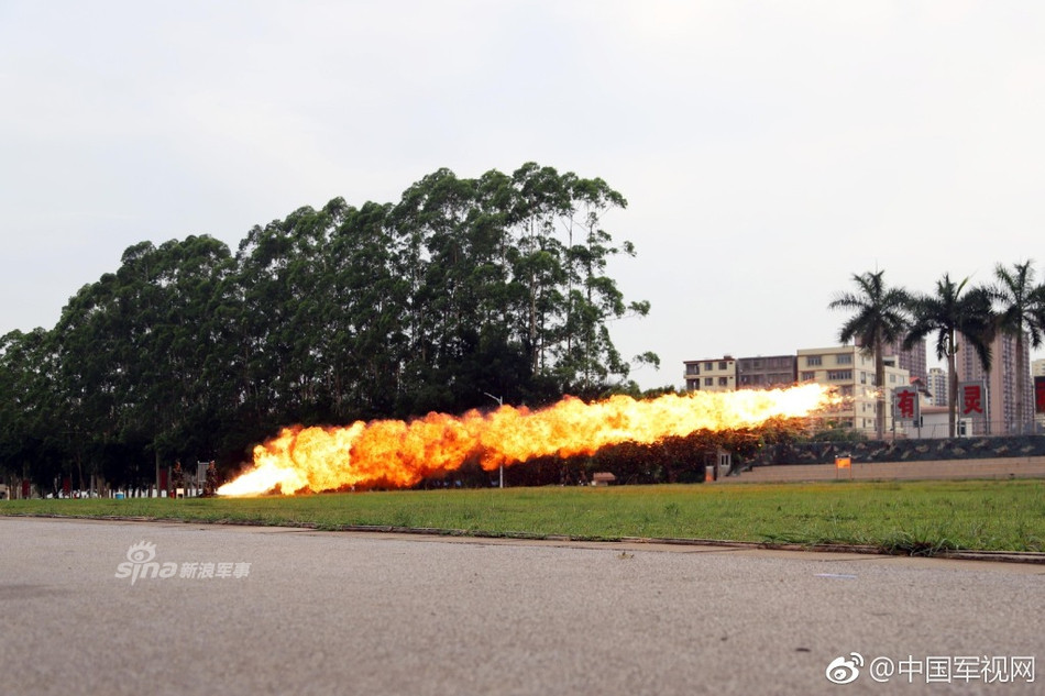 Việc chống lại các công ước, hiệp ước của thế giới và sử dụng vũ khí cấm trên chiến trường sẽ có thể khiến binh lính Trung Quốc khi bị bắt làm tù binh chiến tranh sẽ không được đối xử như hàng binh, không được bảo vệ bởi các công ước, hiệp ước về chiến tranh và sẽ bị xét xử như tội phạm chiến tranh hoặc có thể bị tử hình tại chỗ. Nguồn ảnh: Sina.