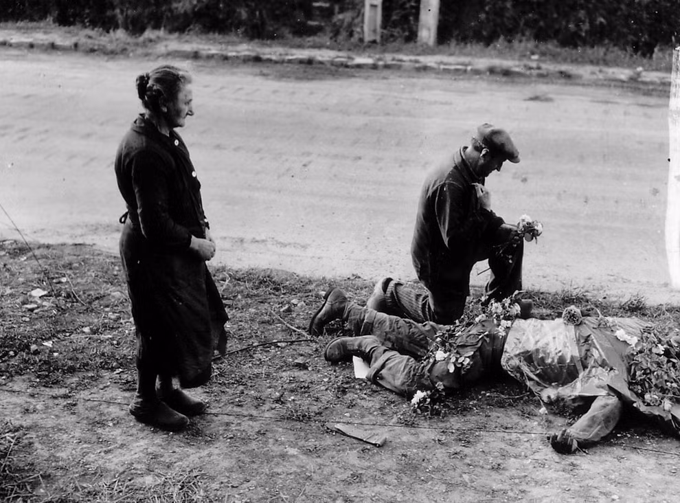 Tuy nhiên, một vài tốp lính Mỹ may mắn đã vượt qua được bãi biển, tiến vào gần phòng tuyến của quân Đức trên bãi đổ bộ Omaha và tràn được vào chiến hào của quân Đức. Nguồn ảnh: History.