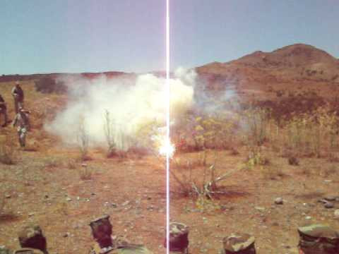 Tuy nhiên, do sử dụng phốt-pho làm chất cháy nên loại lựu đạn này cũng có sát thương, có thể khiến nạn nhân bị thiêu chết nếu đứng gần quả lựu đạn này khi nó phát nổ. Nguồn ảnh: Pinterest.