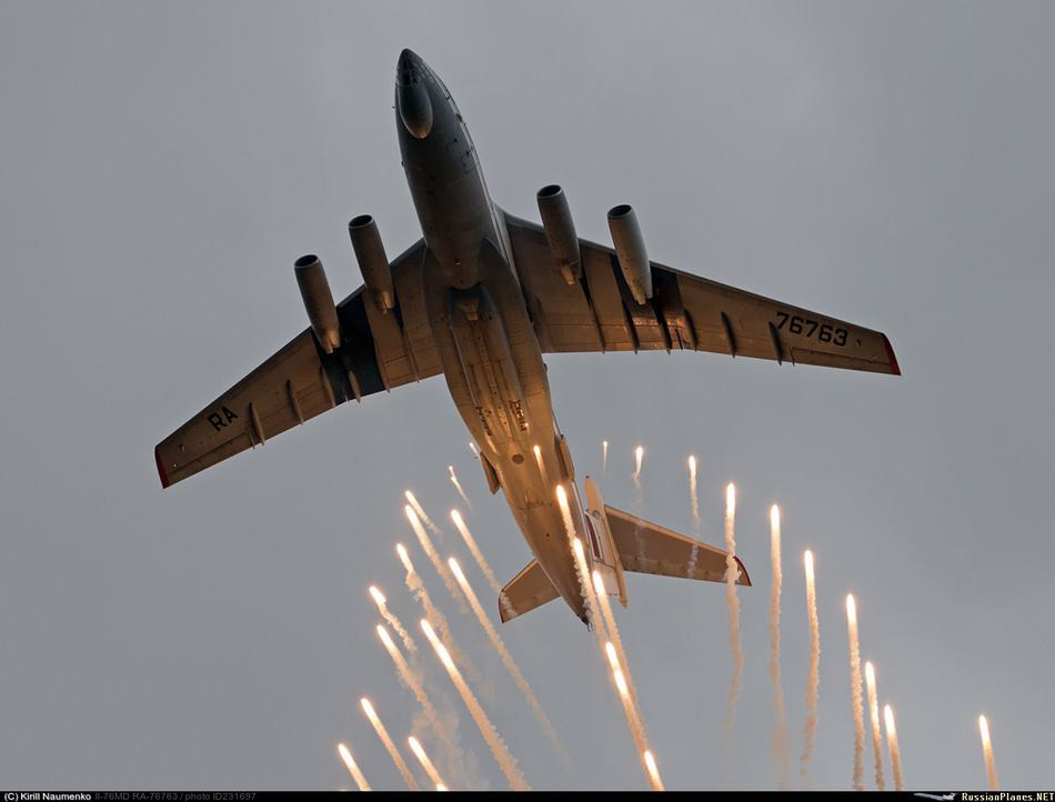 Các máy bay tham gia cuộc trình diễn pháo hoa này đều là những máy bay thuộc lực lượng Không quân Vận tải số 196 của Lực lượng Phòng không Nga. Nguồn ảnh: RP.