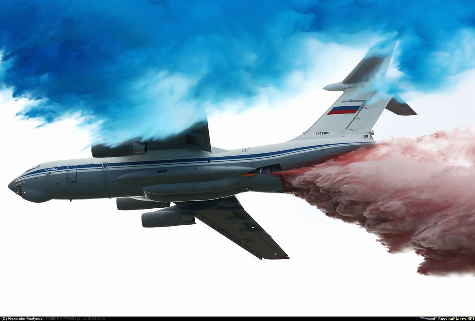 Loại máy bay Il-76 phiên bản chở nước để phục vụ cứu hỏa là loại Il-76P. Loại máy bay này có thể mang theo tối đa tới 49.000 lít nước, nhiều gấp 3,5 lần phiên bản chở nước của C-130. Nguồn ảnh: RP.