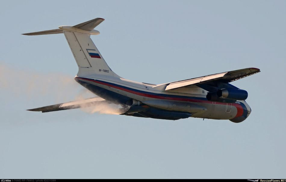 Khoang chứa nước của Il-76P được thiết kế với cửa mở để đẩy nước ra ngoài ở phía sau cực lớn. Nguồn ảnh: RP.