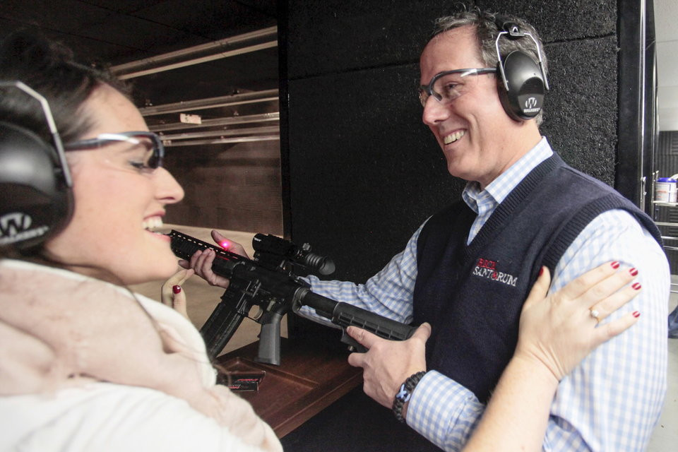 Lệnh cấm bán các loại vũ khí này có hiệu lực 10 năm và tới năm 2004, khẩu AR-15 lại tiếp tục được xuất hiện trên thị trường với các phiên bản... hiện đại hơn. Nguồn ảnh: BI.