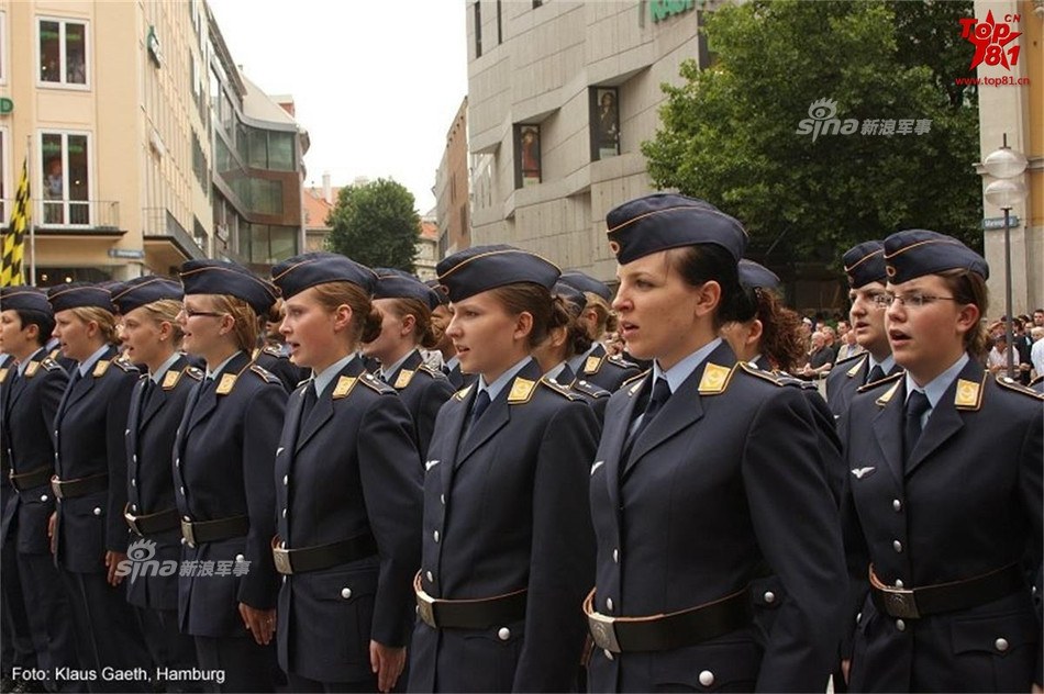 Nữ sinh trường thiếu sinh quân của Quân đội Bundeswehr. Nguồn ảnh: Sina.