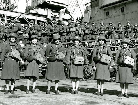 Trong cuộc chiến này, Lục quân Mỹ chỉ chính thức tham chiến từ năm 1944 khi Mỹ mở mặt trận thứ hai ở châu Âu. Trước đó, lực lượng tham chiến ở Thái Bình Dương hoàn toàn là Thủy quân Lục chiến và Hải quân. Nguồn ảnh: BI.