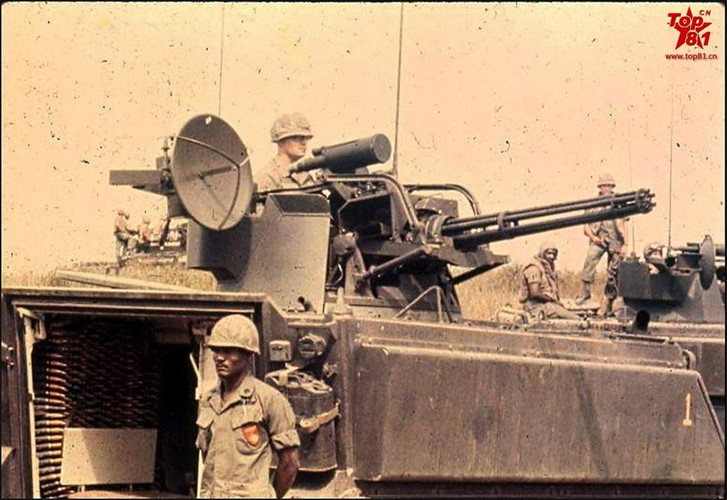 Về bản chất, M163 VADS chỉ là chiếc thiết giáp M113 phiên bản cải tiến được đặt thêm khẩu súng máy 6 nòng 20 mm M61 Vulcan ở phía trên. Nguồn ảnh: Sina.