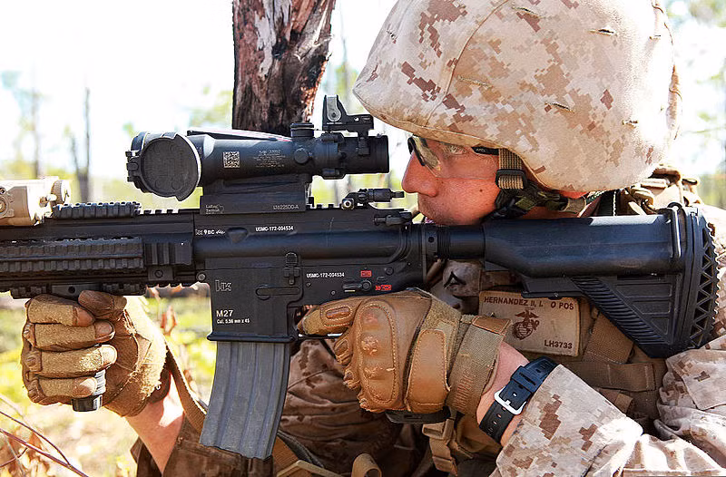 Mặc dù vậy, hiện cuộc chiến đấu thầu cung cấp súng bộ binh cho các lực lượng bộ binh Mỹ vẫn chưa kết thúc, tuy nhiên nếu M27 không trở thành khẩu súng tiếp theo của Quân đội Mỹ thì cũng rất có thể đàn anh của nó là HK416 sẽ thực hiện vai trò này. Nguồn ảnh: Wearethemighty.