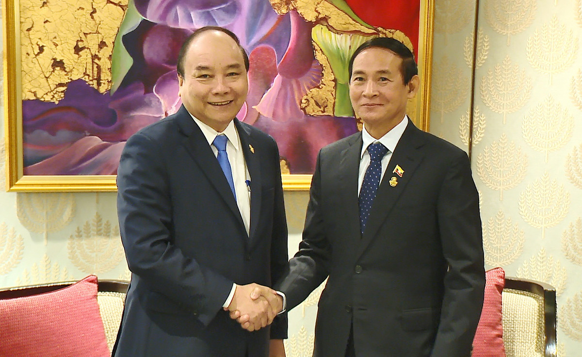 Thủ tướng Nguyễn Xuân Phúc và Tổng thống Myanmar. - Ảnh: VGP/Quang Hiếu