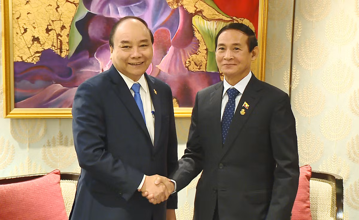 Thủ tướng Nguyễn Xuân Phúc và Tổng thống Myanmar. - Ảnh: VGP/Quang Hiếu