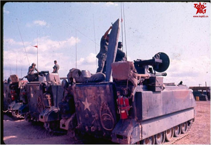 Điểm yếu của khẩu súng này đó là khi mất nguồn điện chúng sẽ trở nên vô dụng và trong quá trình sử dụng sẽ có thể dẫn tới "chập mạch" nếu không chịu bảo dưỡng thường xuyên. Nguồn ảnh: Sina.