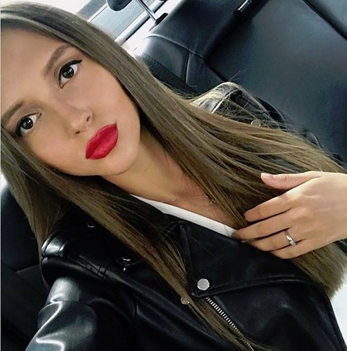 Ekaterina Kostyunina (ảnh) được coi là nữ trọng tài bóng đá xinh đẹp nhất nước Nga. Một số người còn xem cô là nữ trọng tài sexy nhất thế giới.