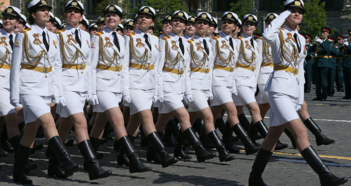 Hiện tại quân đội Nga đang có khoảng 115.000 tới 160.000 nữ quân nhân phục vụ, chiếm khoảng 10% quân số của quân đội nước này. Nga cũng là quốc gia có sự tham gia của nữ giới vào quân đội sớm bậc nhất thế giới. Cụ thể, lữ đoàn Nữ Thần Chết của Nga được thành lập từ tháng 5/1917 dưới thời Nga Hoàng. Nguồn ảnh: Sputnik.