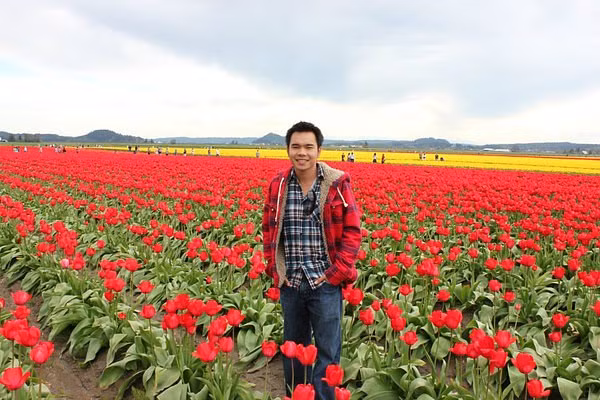 Dù sinh ra trong gia đình khá giả nhưng Triệu Hoàng lại sống khá giản dị