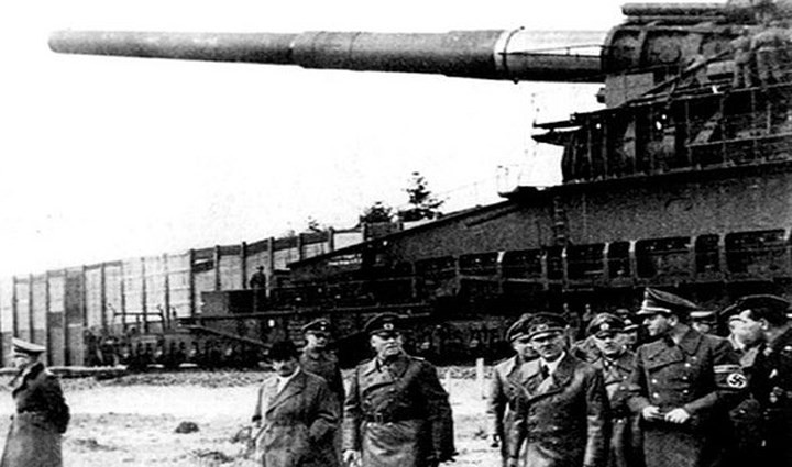 Schwerer Gustav và Dora là tên hai loại pháo lớn từng được sử dụng trong Thế chiến thứ 2.