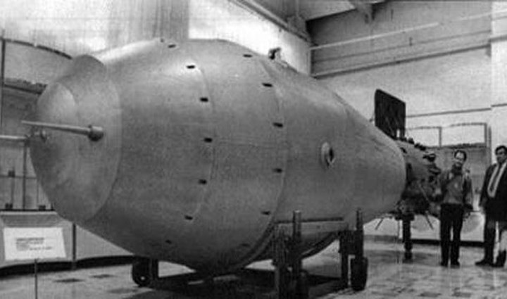 Tsar Bomba hay Bom Sa hoàng là một quả bom của Nga với sức công phá lên tới 57 megaton và có thể hủy diệt mọi thứ.