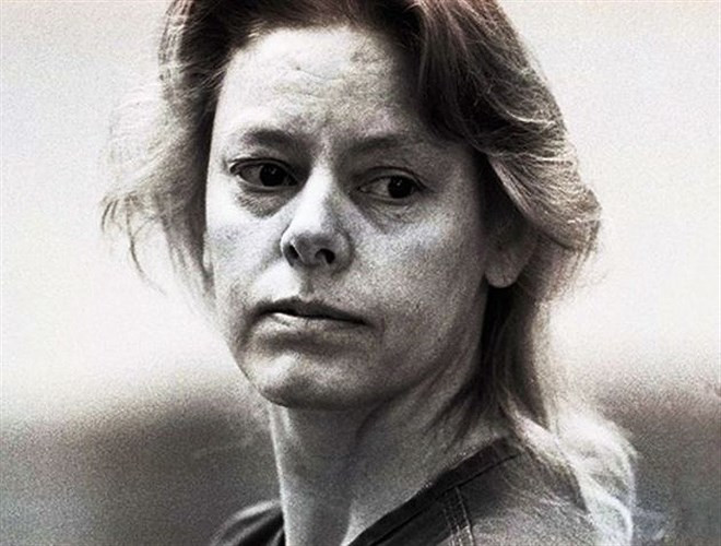 18. Aileen Wuornos: Câu chuyện về Aileen Wournos có thể làm xúc động nhiều trái tim. Nhưng thực tế đây là người phụ nữ đã giết chết 7 người đàn ông ở Florida trong thời gian làm gái mại dâm từ năm 1989 đến năm 1990. Sau khi bị bắt, cô thú nhận với tội ác của mình và bị kết án tử hình bằng cách tiêm thuốc vào năm 2002.