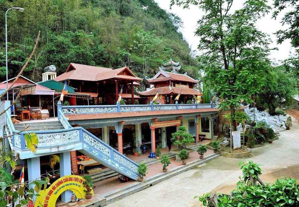 Huyen bi khoi da hinh nguoi cuc thieng trong den Ong, dong Ba