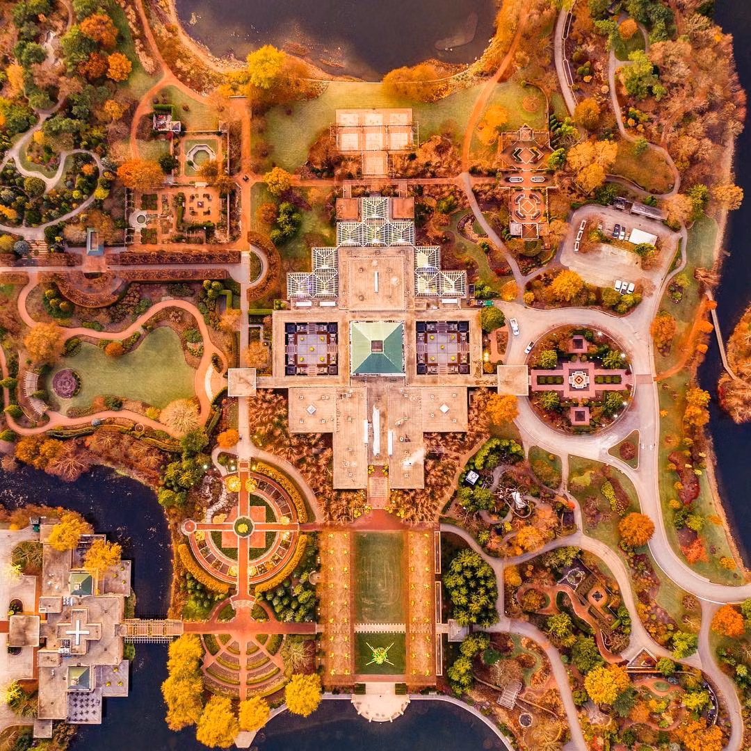 Nhiều người được một phen mãn nhãn khi nhìn thấy bức ảnh chụp Vườn Bách thảo Chicago đẹp mê hồn từ trên không trung.