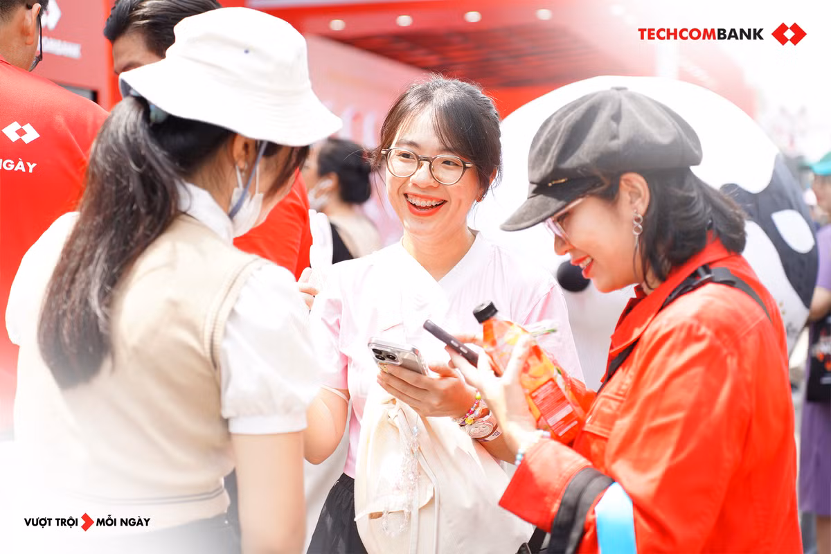 Khach hang Techcombank duoc check-in som cung cac anh trai vuot ngan chong gai-Hinh-7