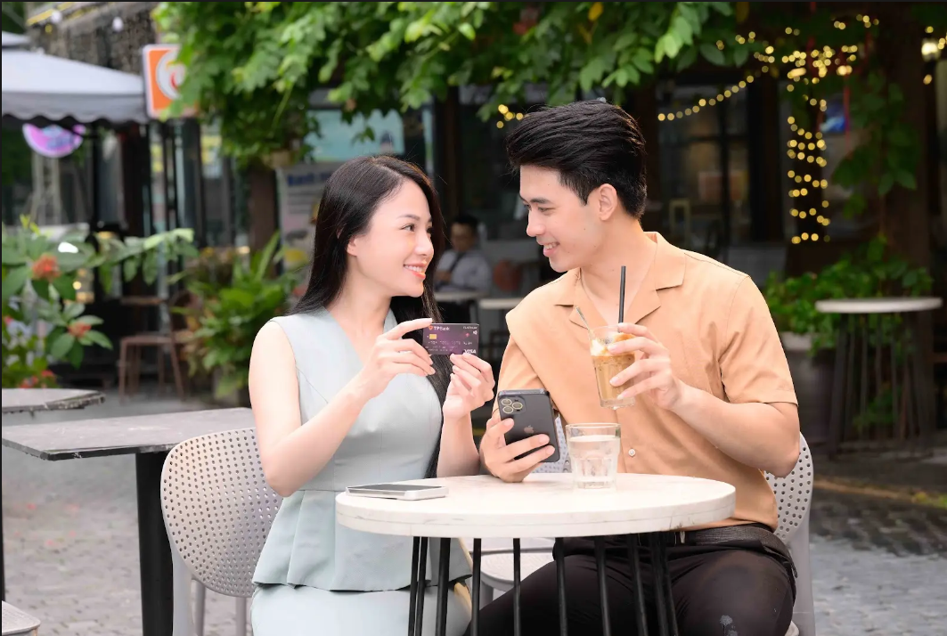 Chi tiêu thẻ thông thái, mặc sức tận hưởng và nâng tầm trải nghiệm Chi tieu the thong thai, mac suc tan huong va nang tam trai nghiem
