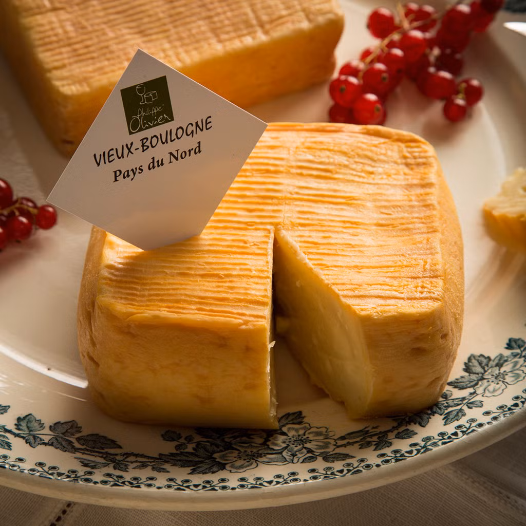  Phô mai Vieux Boulogne, Pháp: Các chuyên gia đã nghiên cứu và kết luận Vieux Boulogne là phô mai nặng mùi nhất thế giới. Loại phô mai mềm mượt này có mùi như thịt thối hay phân. Ảnh: Vebma.