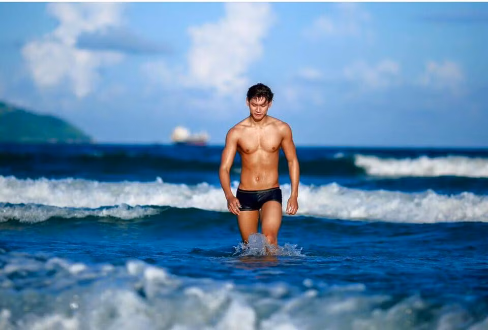 Kình ngư số 1 của đội tuyển Việt Nam có chiều cao nổi trội 1m82 cũng thân hình vạm vỡ.