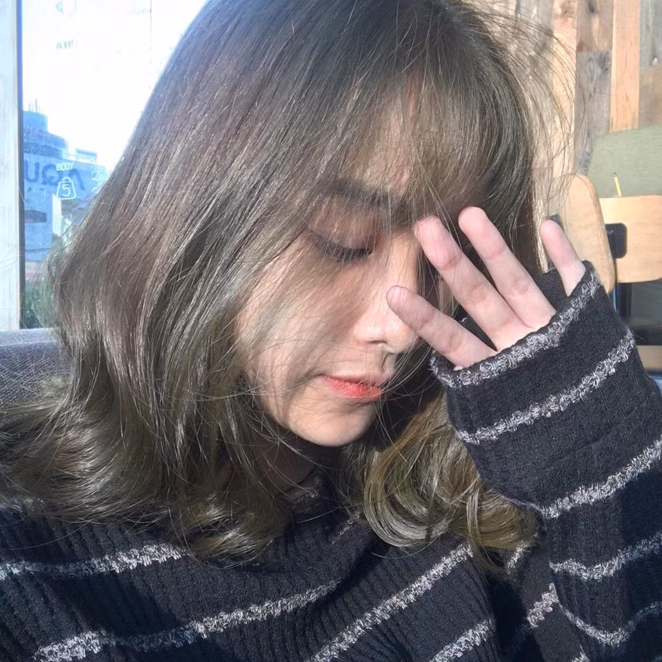 Nhiều người nhận xét cô gái này có vẻ ngoài khá xinh xắn, mang vẻ đẹp lai. Phần lớn dân mạng cho rằng đây là thiếu nữ đến từ Hàn Quốc.