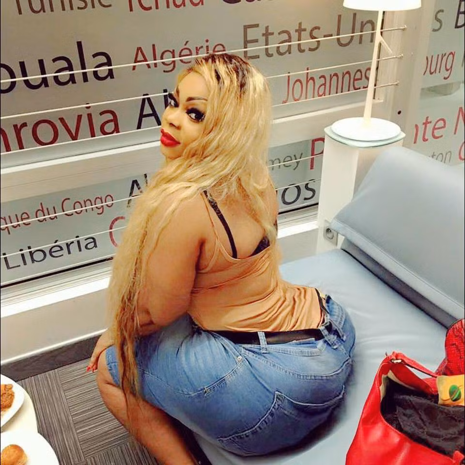 "Chưa một lần nào trong đời tôi tới trung tâm thẩm mỹ. Thân hình này là thật 100%" - Yao chia sẻ trên Frikipresse.