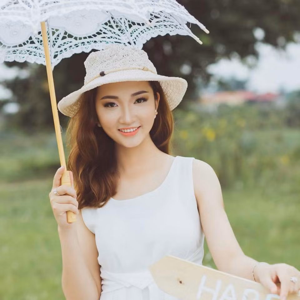 Cũng vì gia đình khó khăn, Hương Mai gặp nhiều cản trở trong khâu chuẩn bị, phải “tự thân vận động” mọi thứ đi thi Hoa hậu Hoàn vũ Việt Nam 2017.