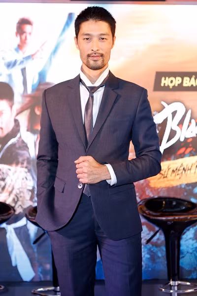 Johnny Tri Nguyen chia se ve tinh cu va chuyen on ao lang vo-Hinh-2