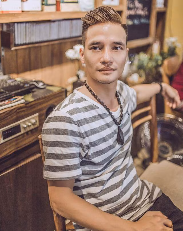 Mới đây, Lệ Rơi xuất hiện sau khi công khai phẫu thuật thẩm mỹ. Các vết sưng tấy trên khuôn mặt của anh cũng đã biến mất. Vào tháng 7 vừa qua, Lệ Rơi bất ngờ công khai hình ảnh băng bó vùng mũi trên mạng xã hội. Ngay sau đó là hình ảnh mắt bị sưng. Được biết, Lệ Rơi đã thực hiện các biện pháp cắt cánh mũi, nâng mũi, cắt mỡ thừa ở mắt và nhấn mí.