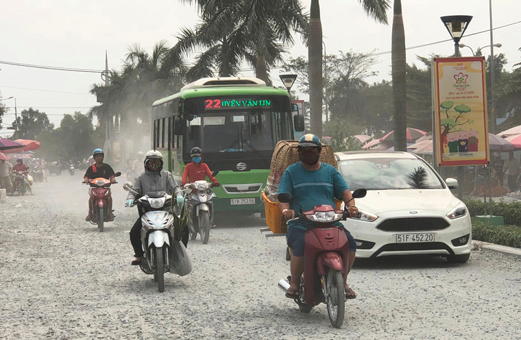 Canh kinh hoang o duong den “Cho Hoa xuan” dau moi Binh Dien-Hinh-4
