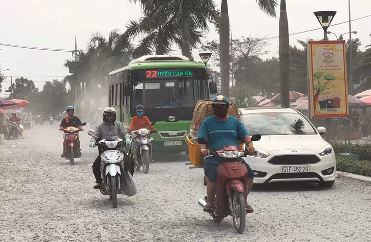 Canh kinh hoang o duong den “Cho Hoa xuan” dau moi Binh Dien-Hinh-4