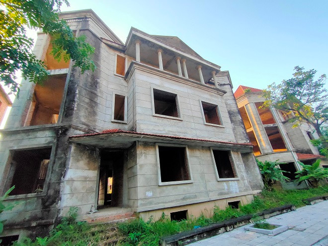 Biệt thự tiền tỷ để mọc rêu. 