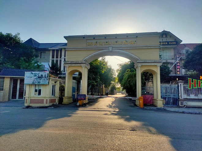 Dự án Khu đô thị Thiên đường Bảo Sơn là một phần trong tổng thể dự án xây dựng, phát triển khu đô thị mới tại An Khánh, Hà Nội. Dự án có tổng vốn đầu tư khoảng 100 triệu USD. Công trình gồm các khối văn phòng thương mại cao tầng, nhà ở cao tầng, bệnh viện, bách hóa, trường học, sân golf, khu vực vườn cây, hồ nước… Ảnh: Cổng vào bên trong khu biệt thự Thiên đường Bảo Sơn. 