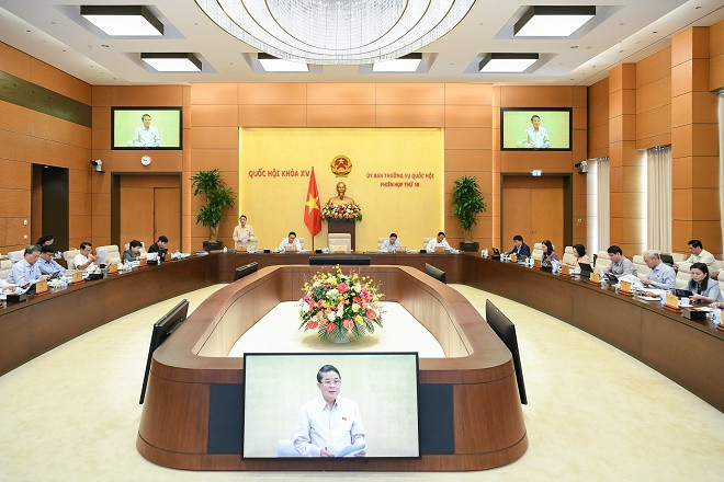 Trinh Quoc hoi quyet dinh tang luong co so, phu cap y te, luong huu