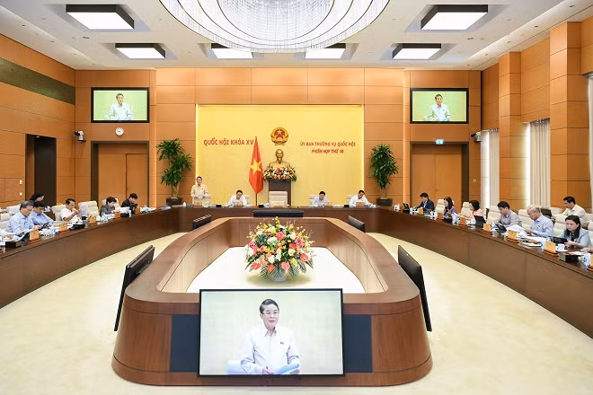 Trinh Quoc hoi quyet dinh tang luong co so, phu cap y te, luong huu