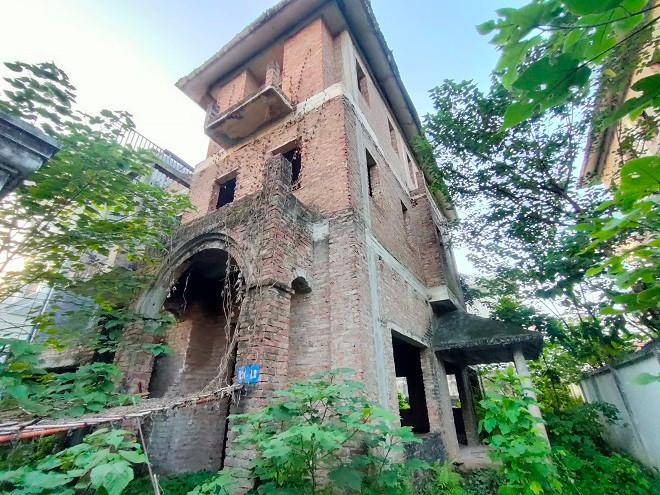 Diu hiu Khu biet thu Hoa Phuong bi bo hoang ca thap ky-Hinh-9