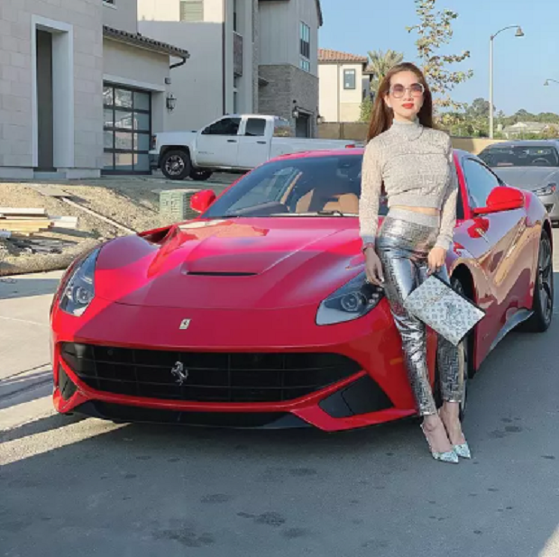 Nu ty phu Viet di sam hang hieu, mang theo 4 ve si chi de xach do-Hinh-10