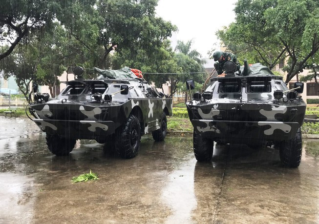 Theo tin từ Văn phòng Thường trực Ban Chỉ huy PCTT và TKCN tỉnh Bình Định, hồi 10h ngày 10/11, vị trí tâm bão ở vào khoảng 12,6 độ Vĩ Bắc; 111,3 độ Kinh Đông, cách bờ biển các tỉnh từ Bình Định đến Khánh Hòa khoảng 220km về phía Đông. Sức gió mạnh nhất vùng gần tâm bão mạnh cấp 10, giật cấp 13. Hiện trên địa bàn tỉnh Bình Định có mưa lớn và gió giật mạnh.