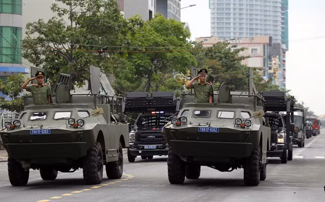 Trước đó, chiều tối 9/11, Bộ Tư lệnh Quân khu 5 đã hoàn thành việc thiết lập Sở chỉ huy của Quân khu tại Bộ CHQS tỉnh Bình Định nhằm ứng phó bão số 6. Tỉnh Bình Định cũng đã huy động hơn 3.700 cán bộ chiến sỹ quân đội, công an và có sự hỗ trợ của Quân khu 5 xuống các địa phương ven biển, vùng ngập lụt giúp dân ứng phó với bão số 6.