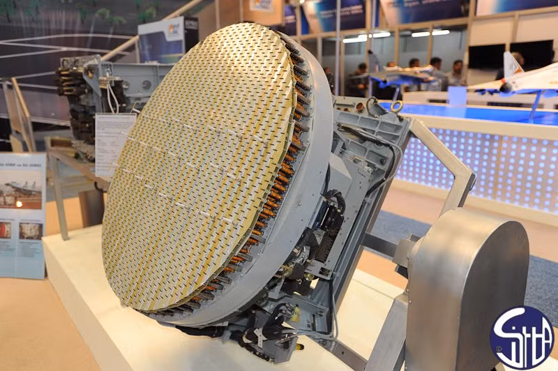 Do đó, khả năng cao nếu khách hàng đồng ý, phiên bản chiến đấu cơ Su-30SME vẫn sẽ được sở hữu hệ thống radar mạng pha bị động (PESA) Bars có tầm trinh sát đến 400km, theo dõi mục tiêu cách 200km, theo dõi liên tục 15 mục tiêu và dẫn tên lửa hạ 4 mục tiêu. Tuy nhiên, phiên bản xuất khẩu có thể sẽ bị cắt giảm tính năng so với phiên bản dùng trong nội địa. Dẫu vậy, Bars xuất khẩu hứa hẹn sẽ trang bị những tính năng vượt xa thế hệ radar của Trung Quốc hay Mỹ. Nguồn ảnh: Wikipedia