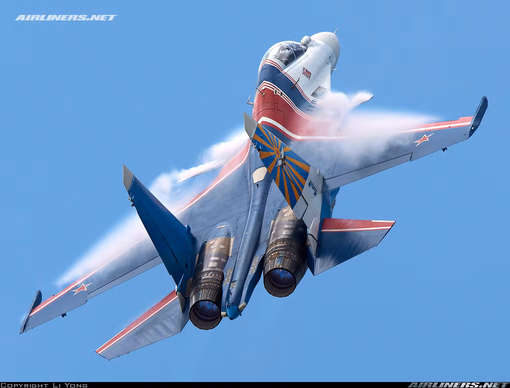 Khả năng bay lượn cực đỉnh của Su-30SM hứa hẹn sẽ thúc đẩy doanh số bán Su-30 đang có dấu hiệu chững lại trên toàn thế giới, đặc biệt là ở Đông Nam Á. Trong vài năm gần đây, Việt Nam, Indonesia, Malaysia đều không có dấu hiệu sẽ mua thêm Su-30. Nguồn ảnh Airlines.net