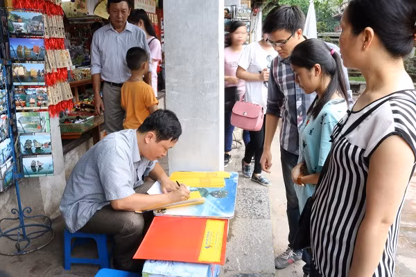 Dịch vụ viết sớ cho các sĩ tử ngay tại Văn Miếu - Quốc Tử Giám.